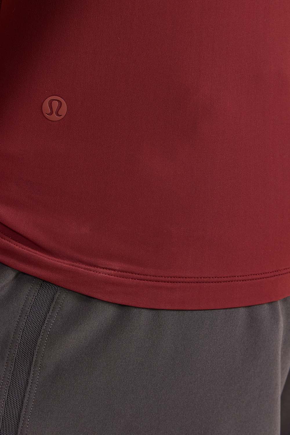 תמונת תקריב דוגמן של Brushed Yoga Crewneck T-Shirt