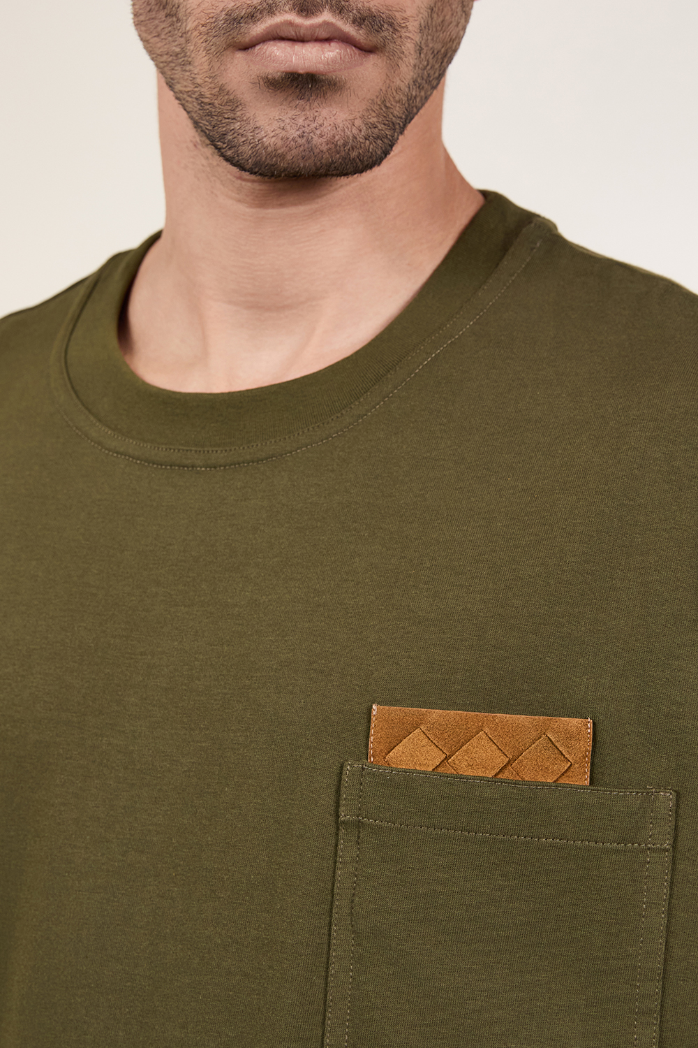 תמונת תקריב דוגמן של חולצת טי