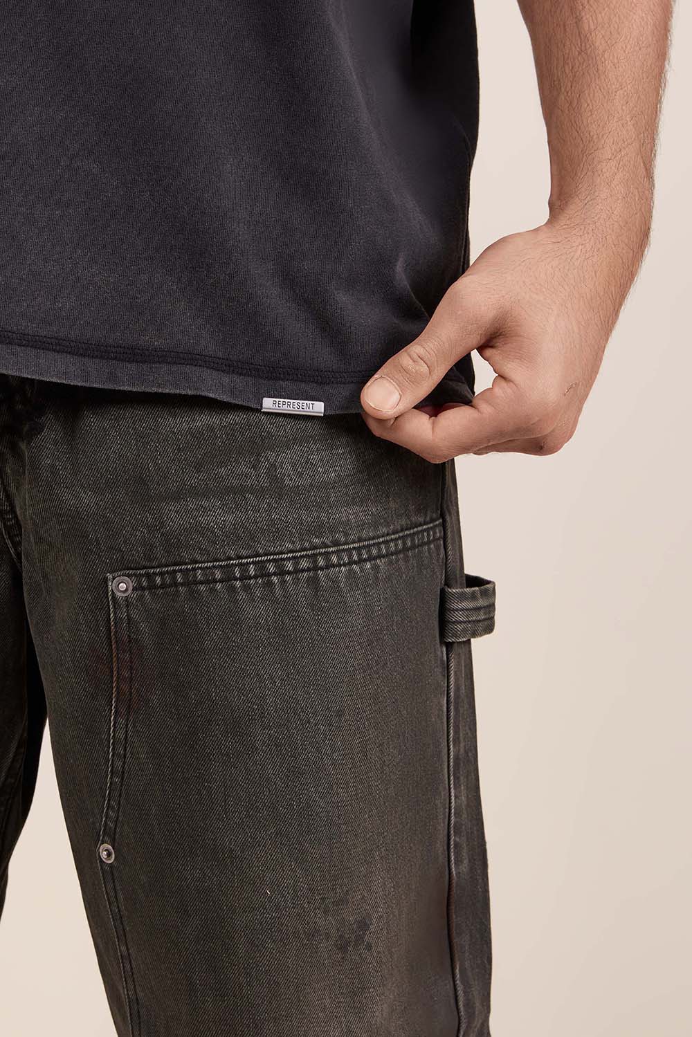 תמונת תקריב דוגמן של חולצת טי