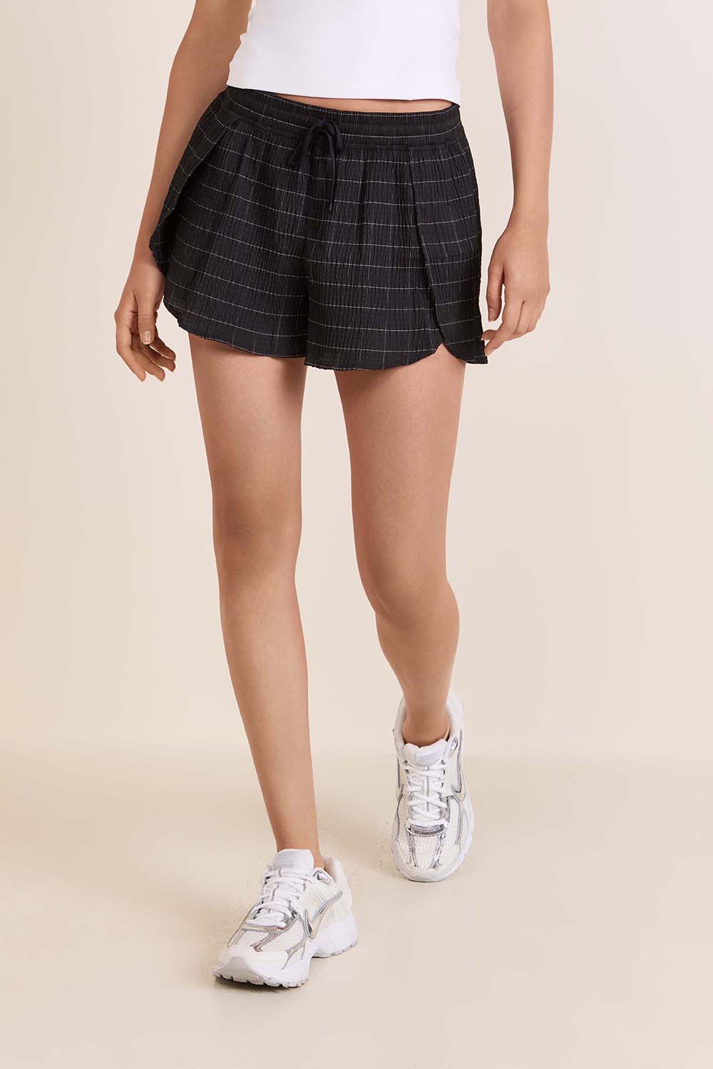 תמונת דוגמן קידמית של Negative Split Textured HR Run Short 2.5