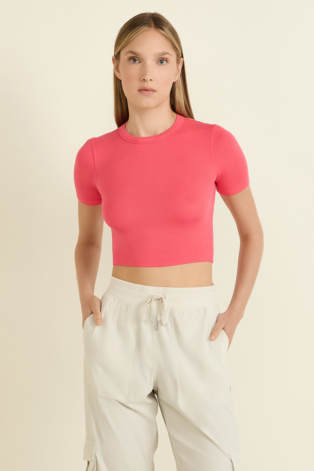 תמונת דוגמן קידמית של Hold Tight Straight Hem Cropped T-Shirt