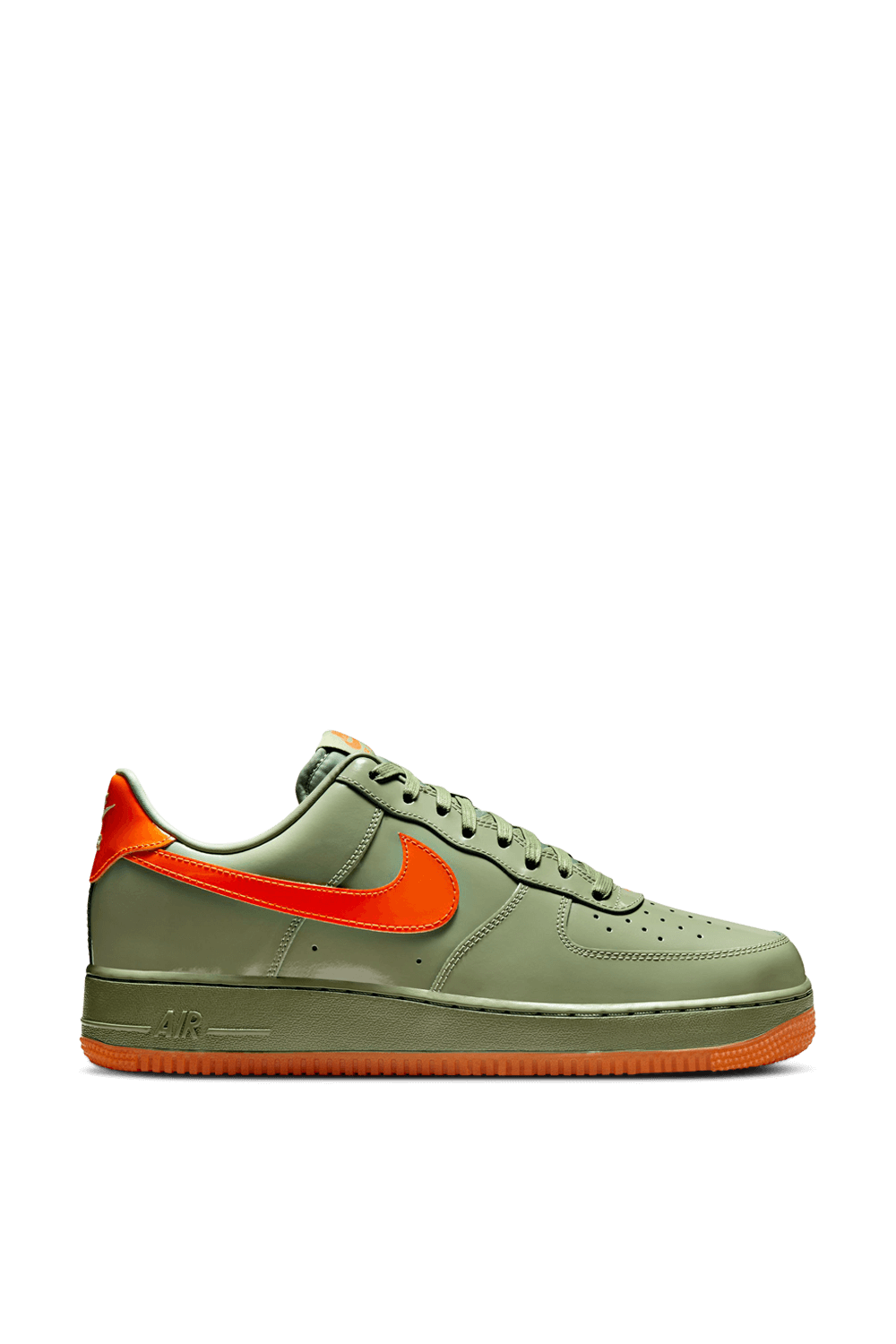 תמונה קידמית של נעלי סניקרס אייר פורס 1 07 פרימיום