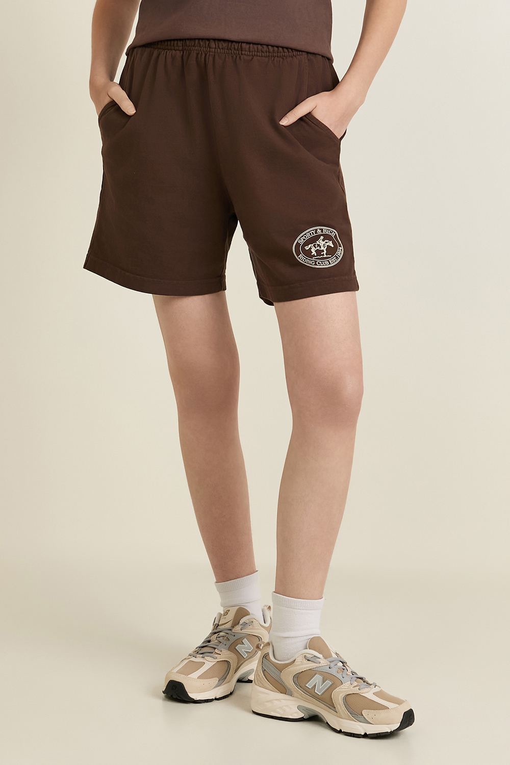 תמונת דוגמן קידמית של מכנסיים קצרים