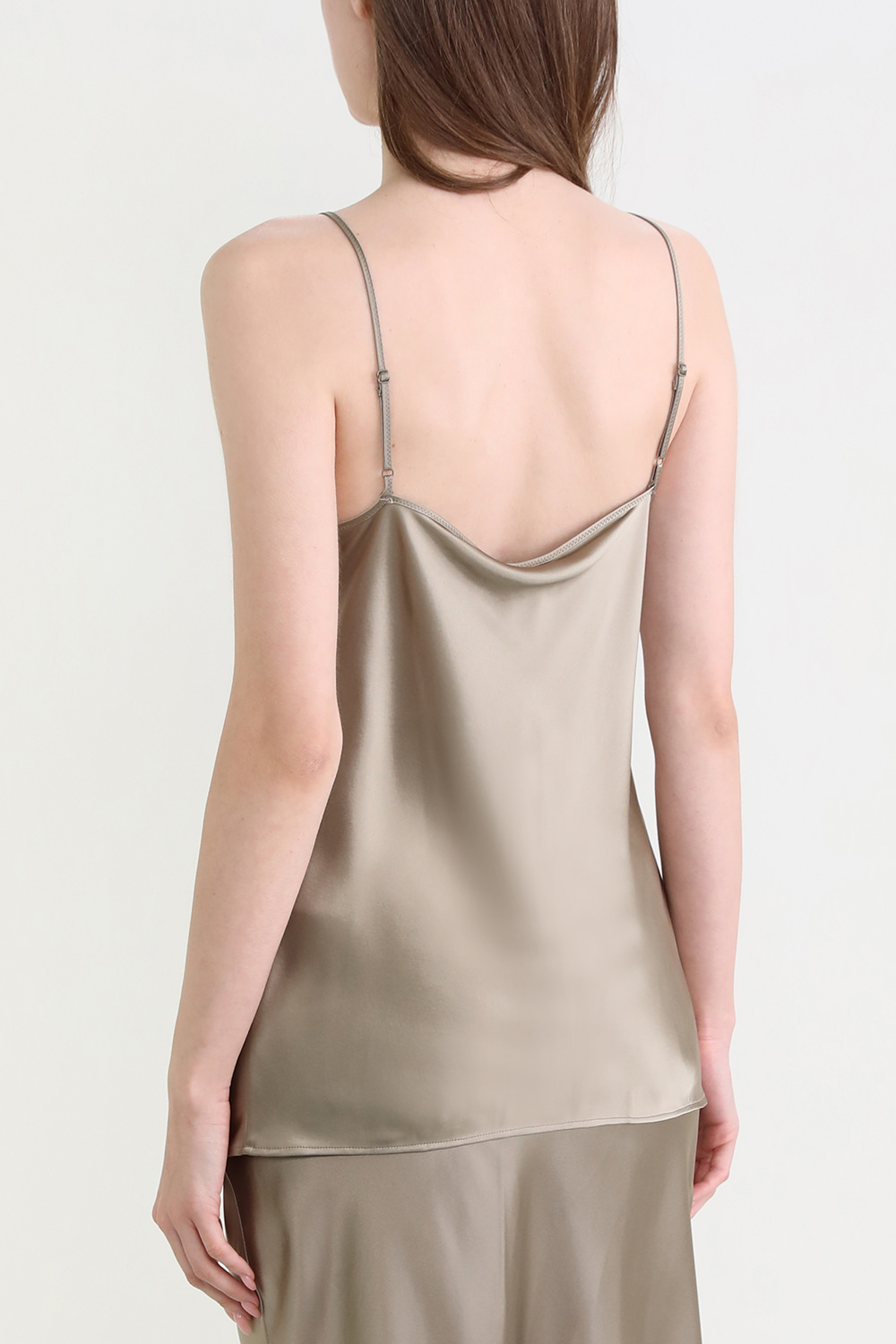 תמונת דוגמן אחורית של גופיית משי קליאה