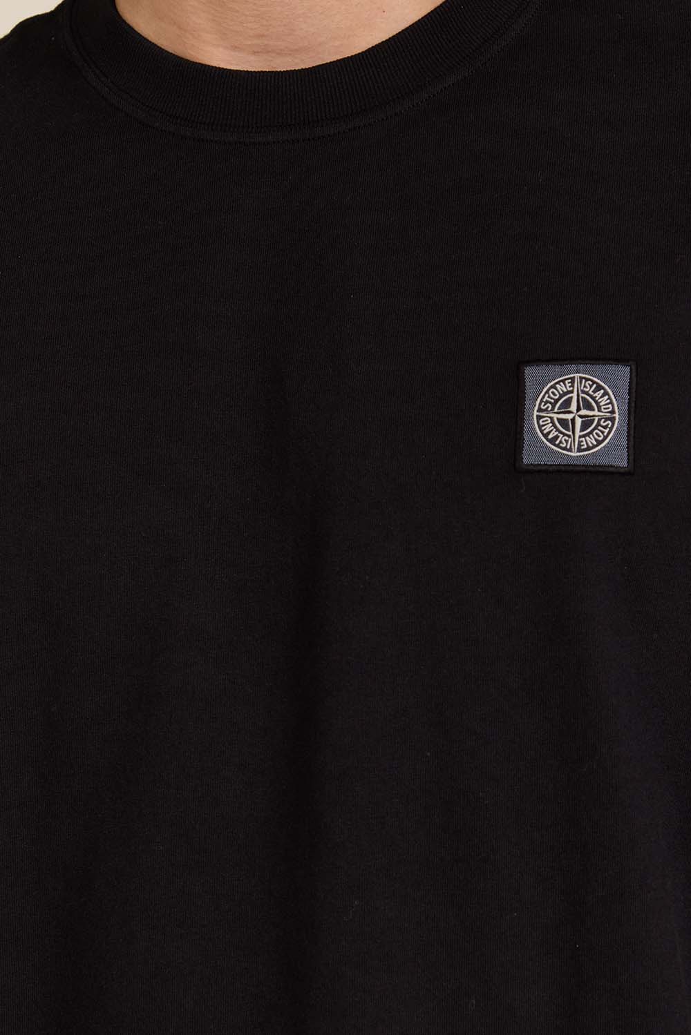 תמונת תקריב דוגמן של חולצת טי