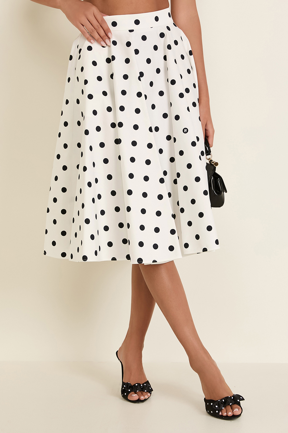 תמונת דוגמן קידמית של חצאית מידי