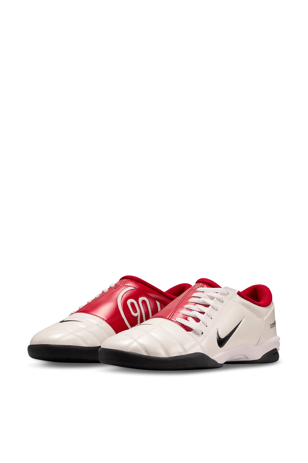 תמונת פנים של נעלי סניקרס טוטאל 90