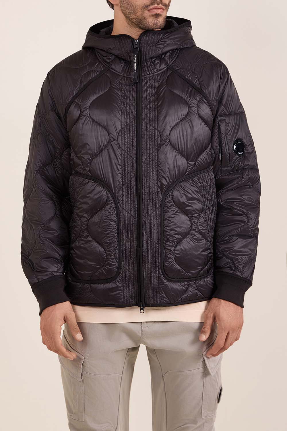 תמונת דוגמן קידמית של מעיל פוך