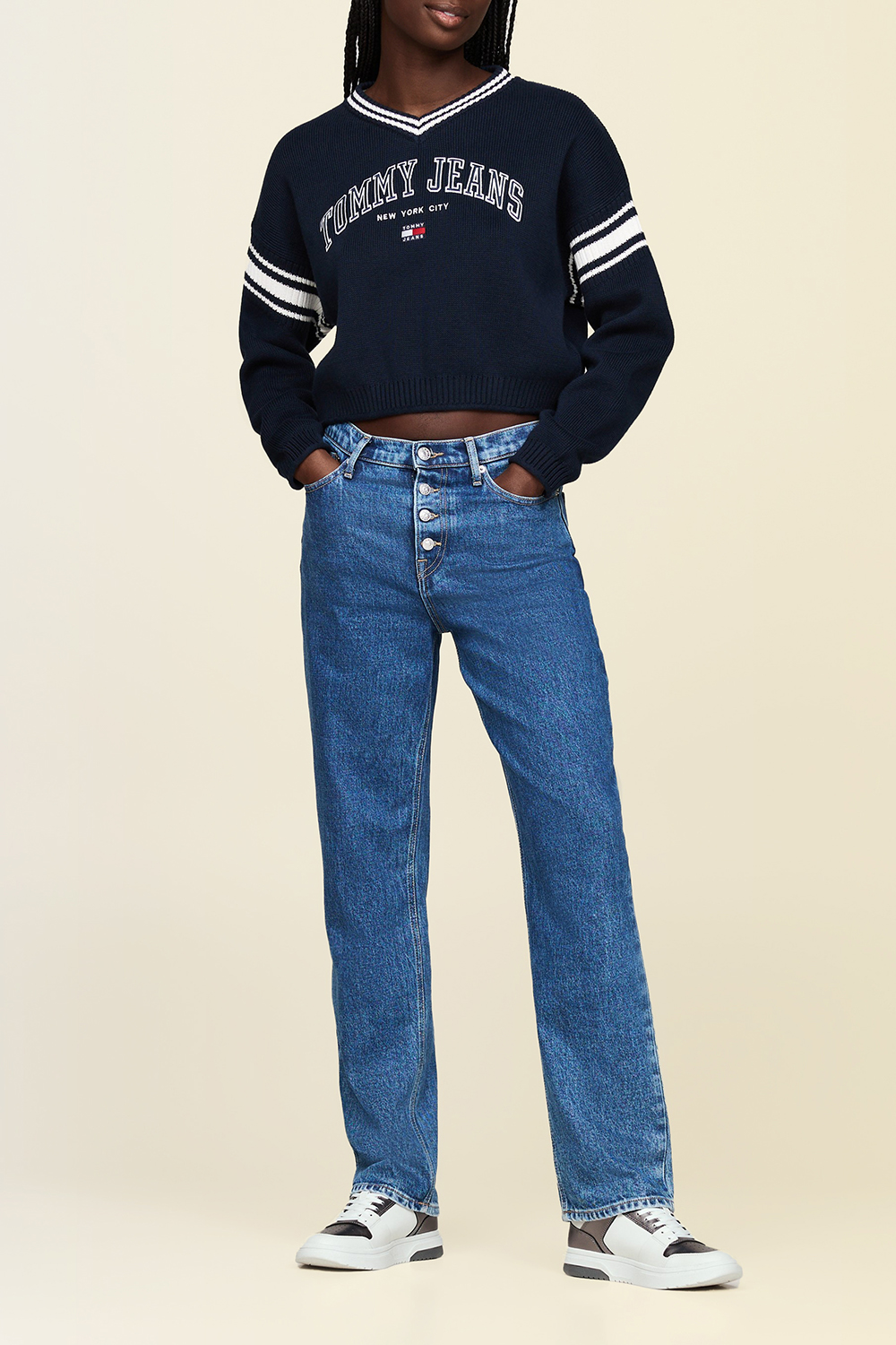 תמונת דוגמן קידמית של נעלי סניקרס