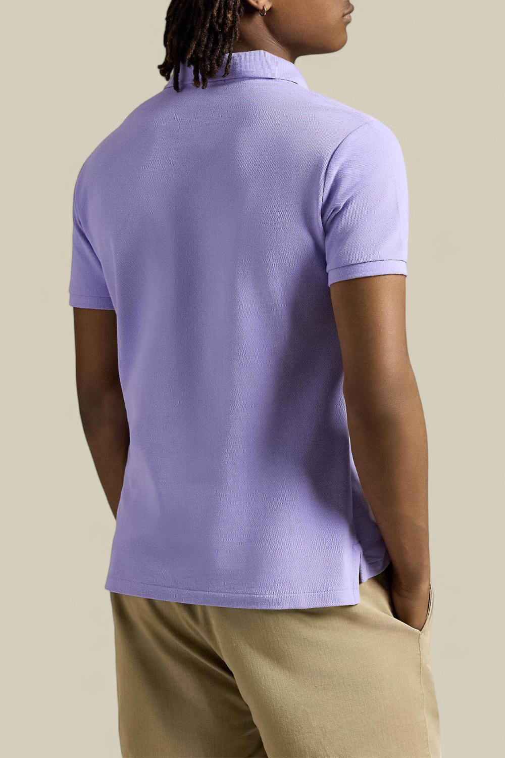 תמונת דוגמן אחורית של חולצת פולו