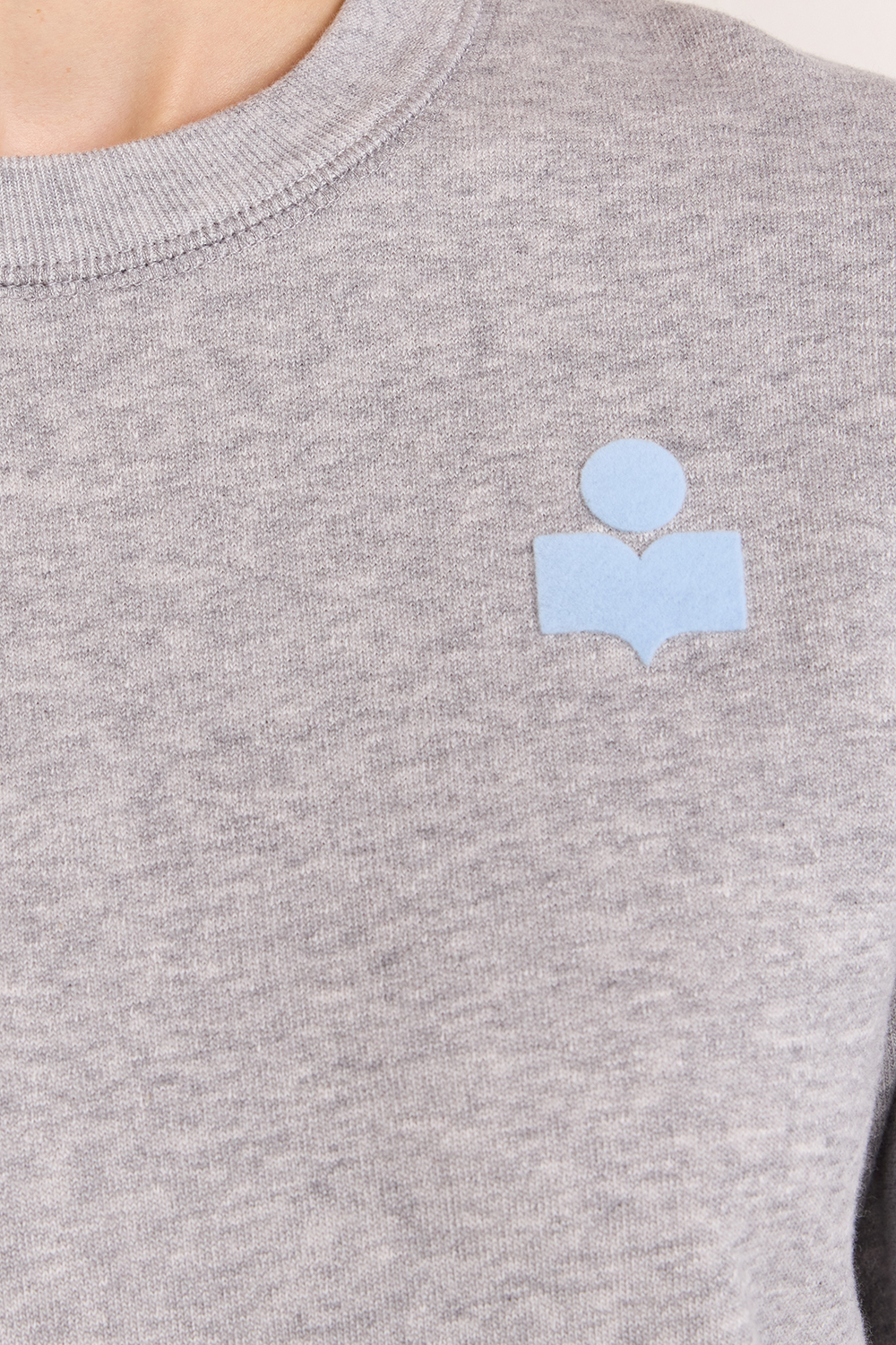 תמונת תקריב דוגמן של סווטשירט