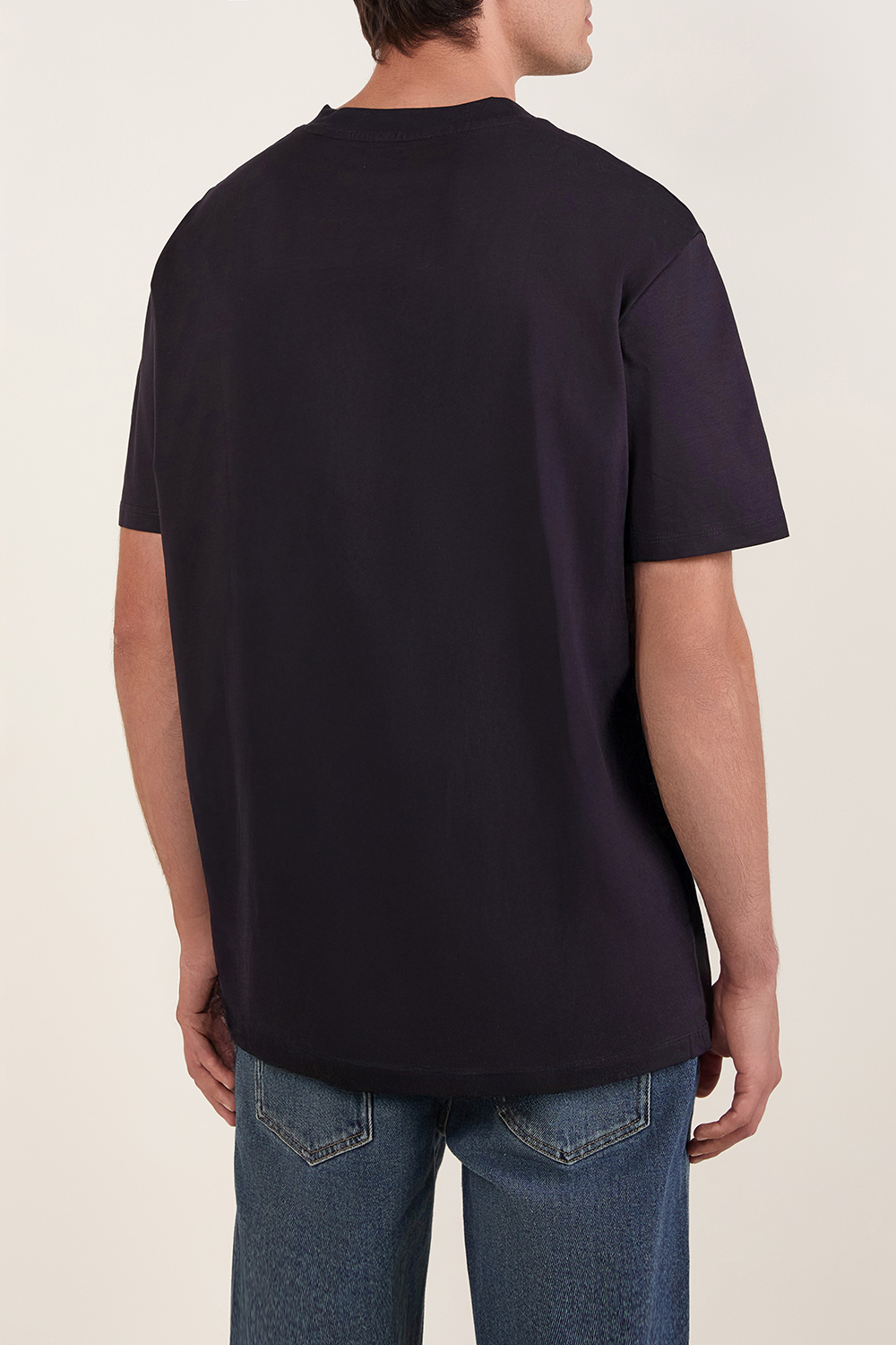 תמונת דוגמן אחורית של חולצת טי