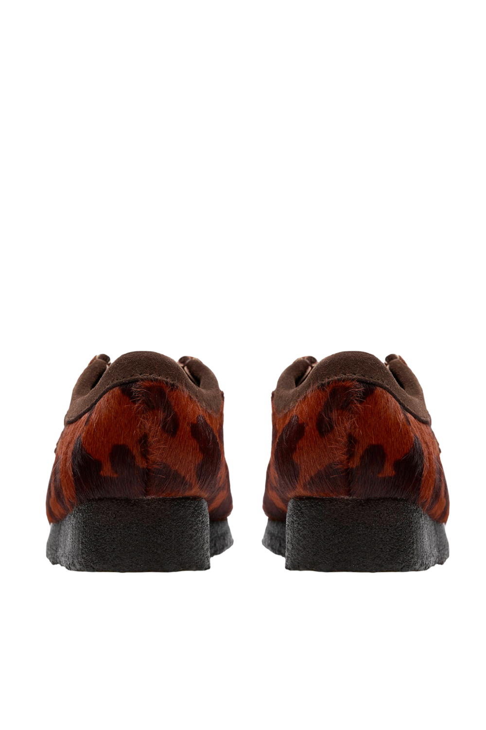 תמונת תקריב של נעלי מוקסינים וולבי