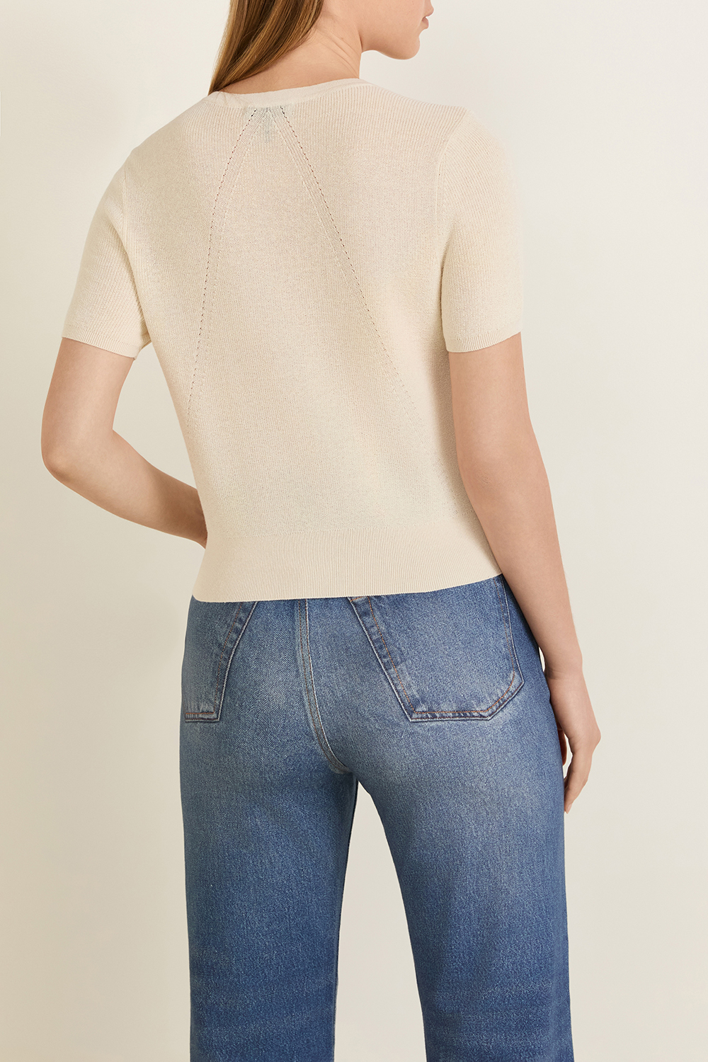 תמונת דוגמן אחורית של קרדיגן שרוולים קצרים