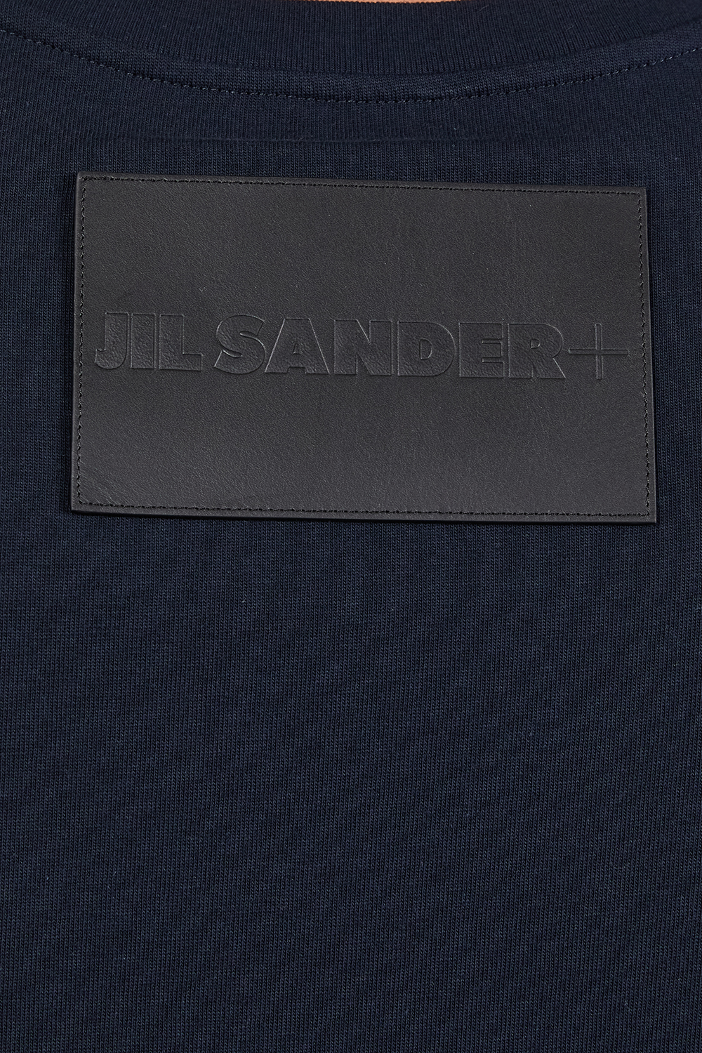 תמונת תקריב דוגמן של חולצת טי