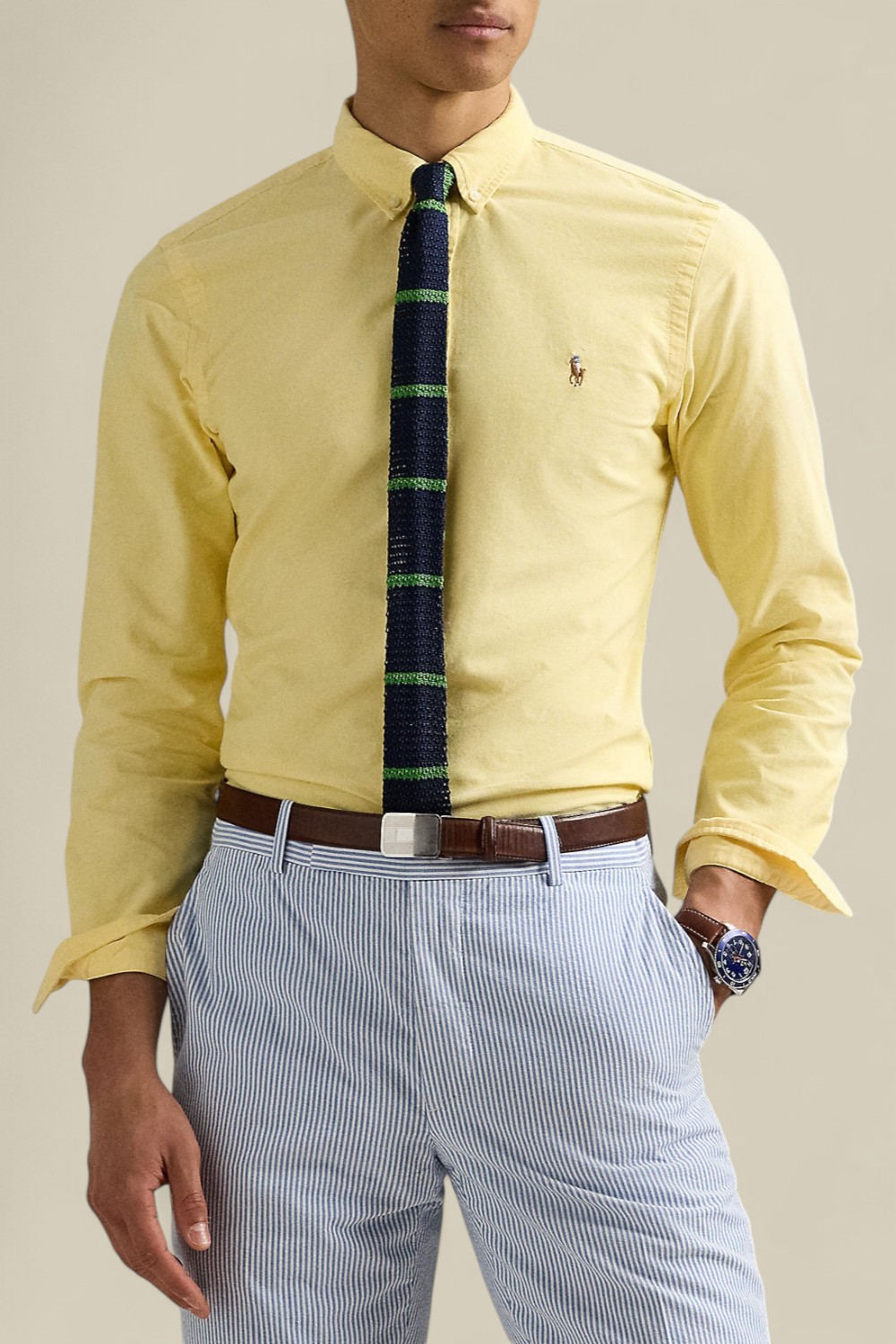 תמונת דוגמן קידמית של חולצת כפתורים  ארוכה