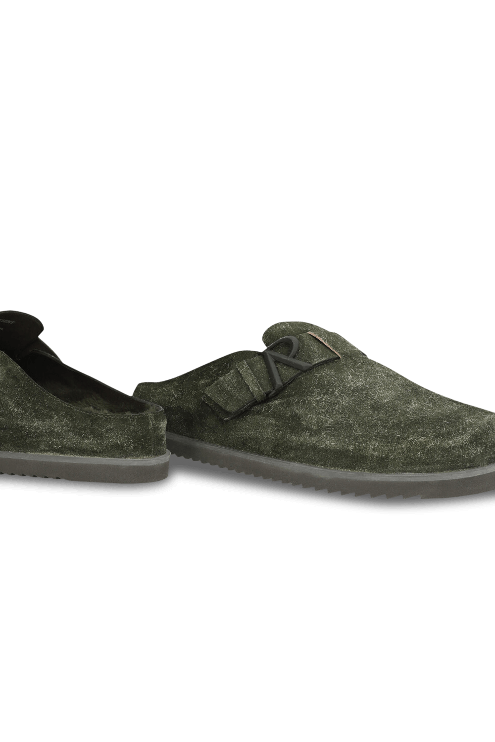 תמונת תקריב של נעלי סליידס