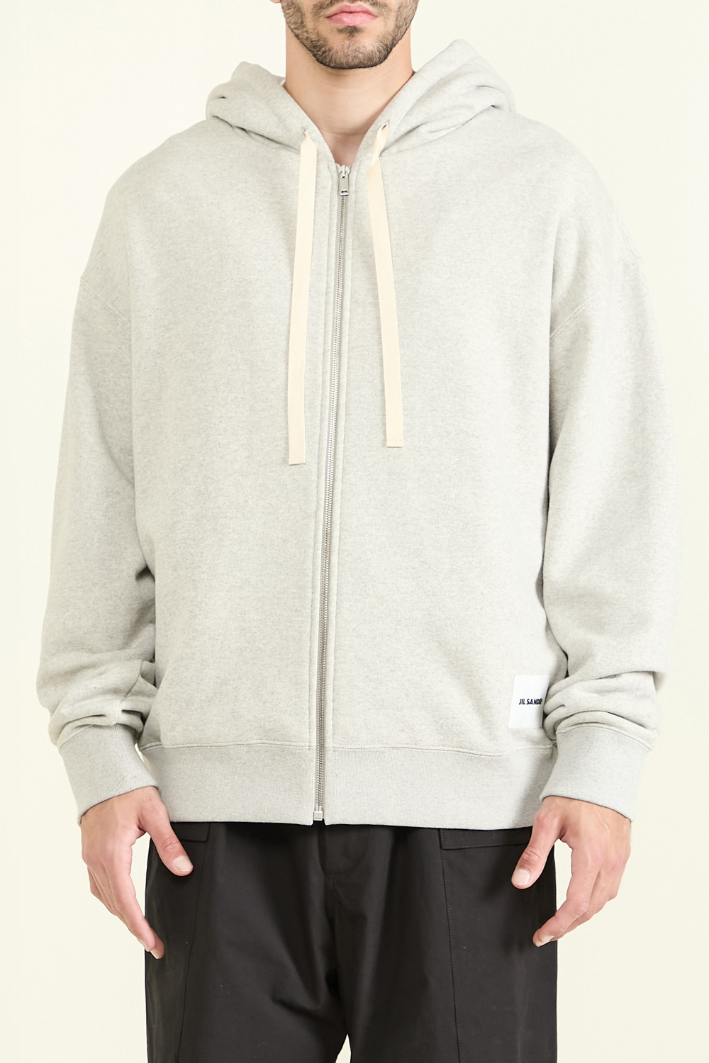 תמונת דוגמן קידמית של סווטשירט קפוצ'ון