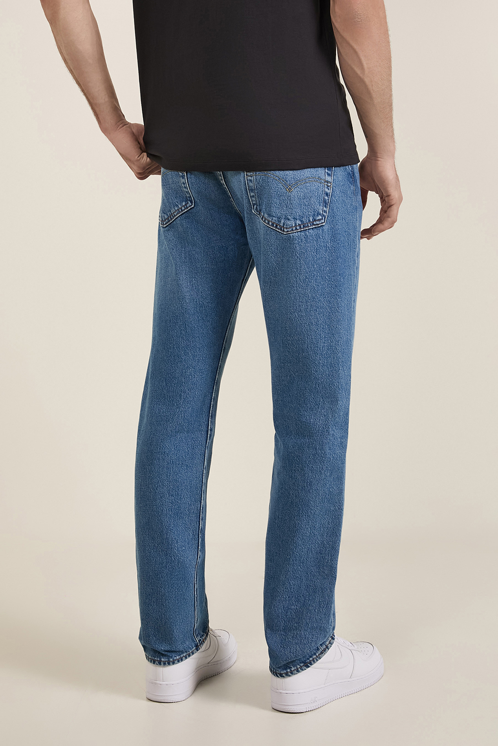 תמונת דוגמן אחורית של מכנסי ג'ינס