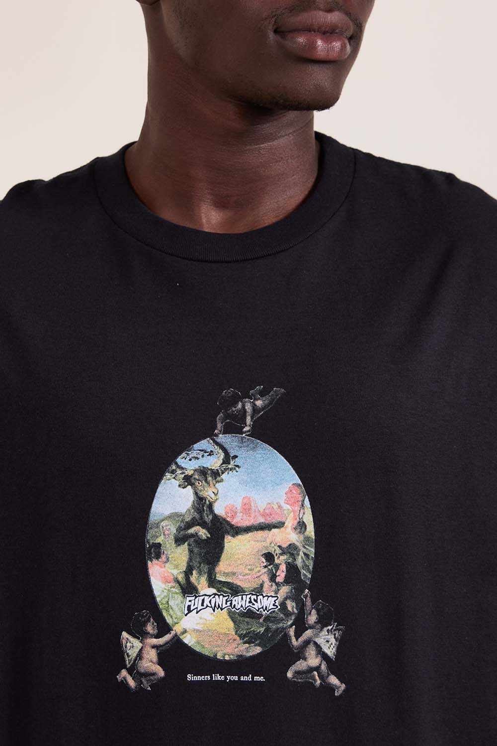 תמונת דוגמן אחורית של חולצת טי