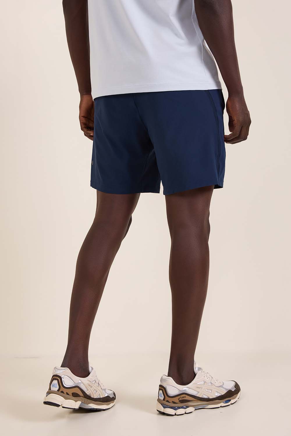 תמונת דוגמן אחורית של Pace Breaker Short Lined 7