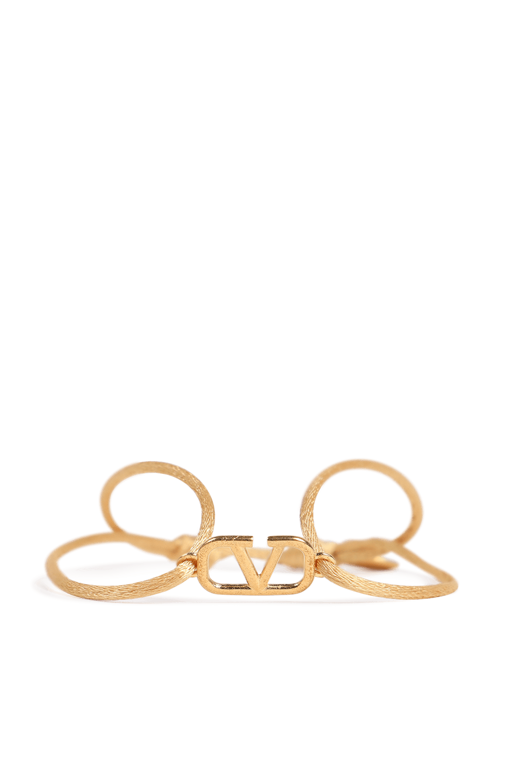 תמונה קידמית של צמיד חוט עם לוגו מטאלי בגוון זהב