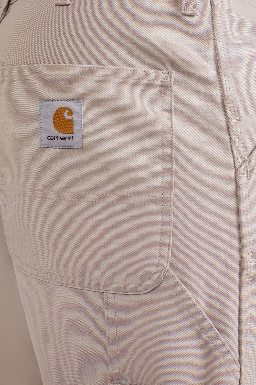 תמונת דוגמן אחורית של מכנסיים רחבים