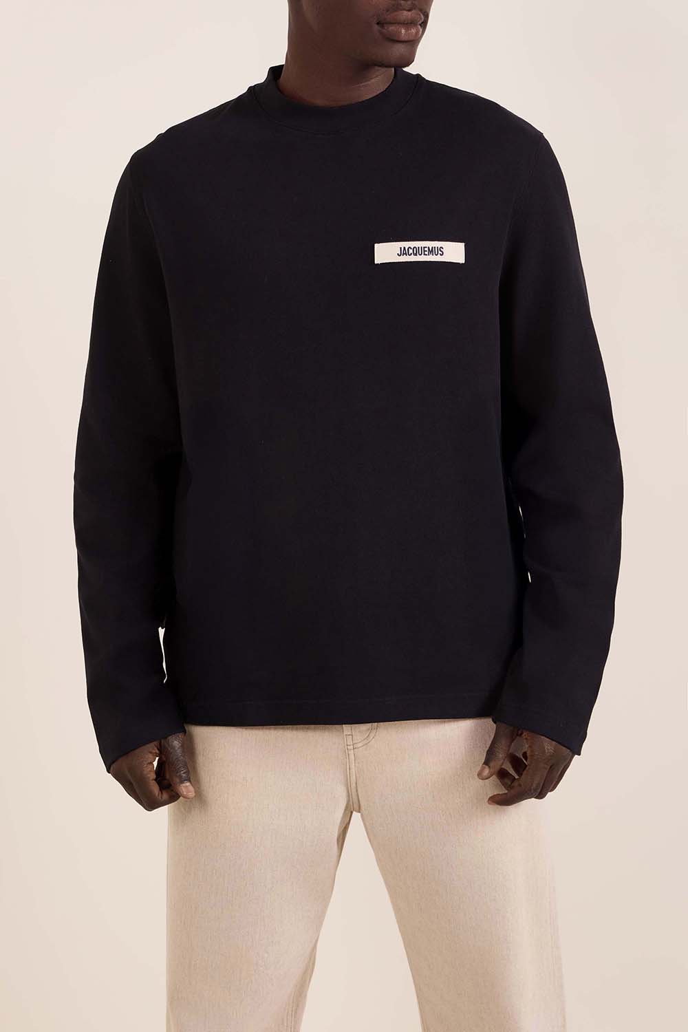 תמונת דוגמן קידמית של חולצת טי ארוכה