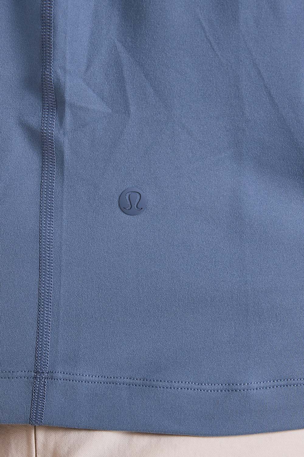 תמונת תקריב דוגמן של Soft Jersey Short-Sleeve Shirt