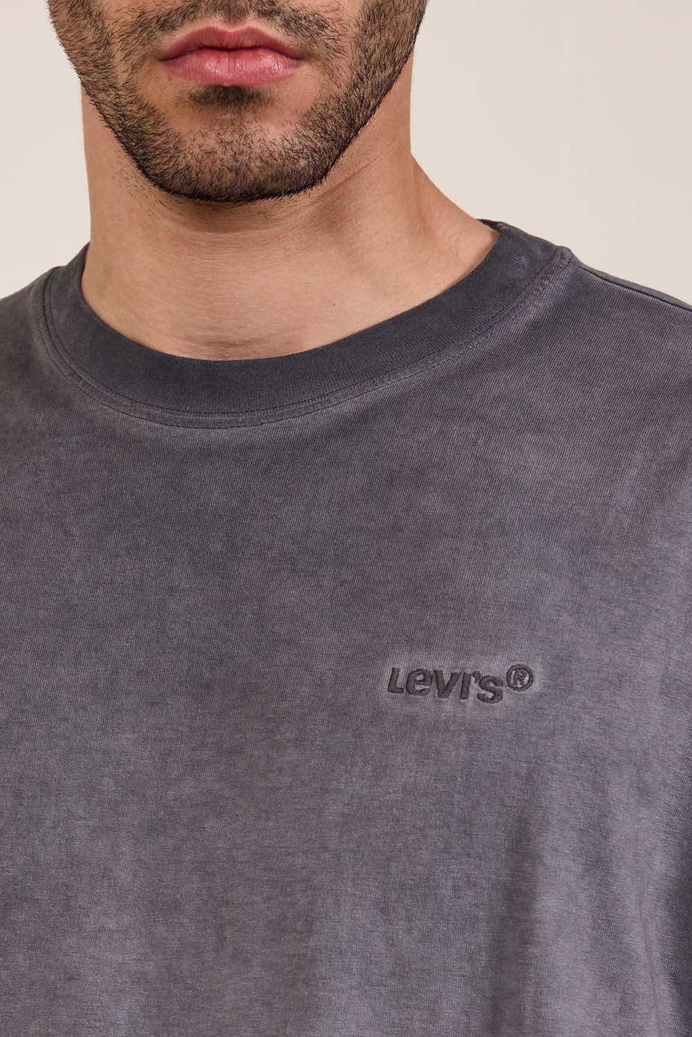 תמונת תקריב דוגמן של חולצת טי