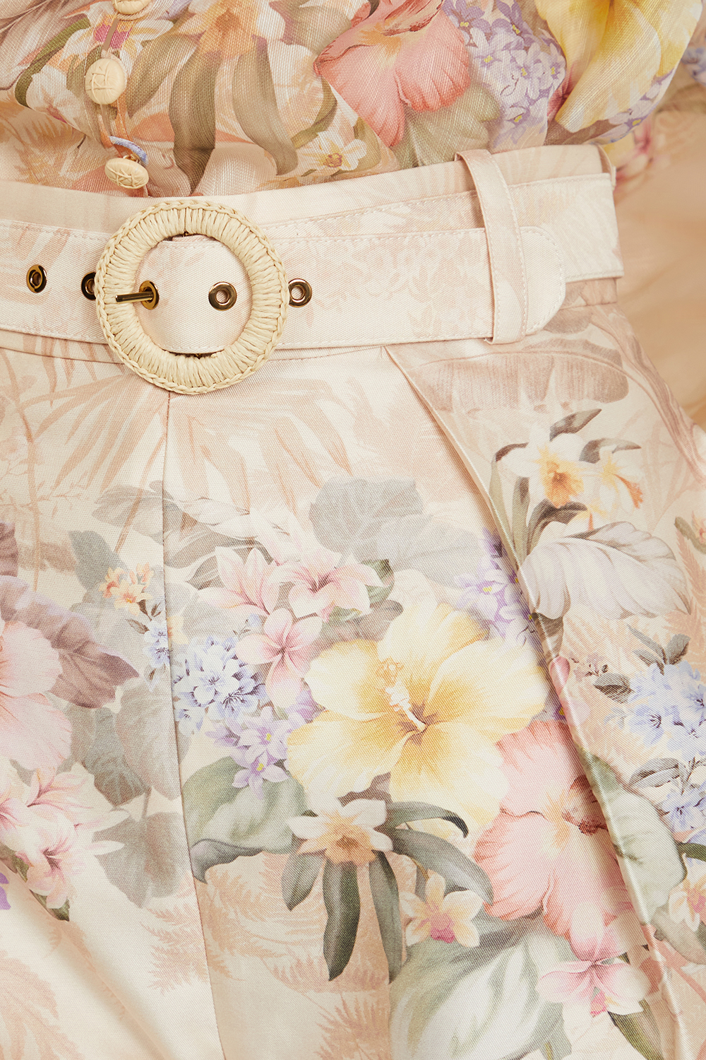 תמונת תקריב דוגמן של מכנסיים קצרים