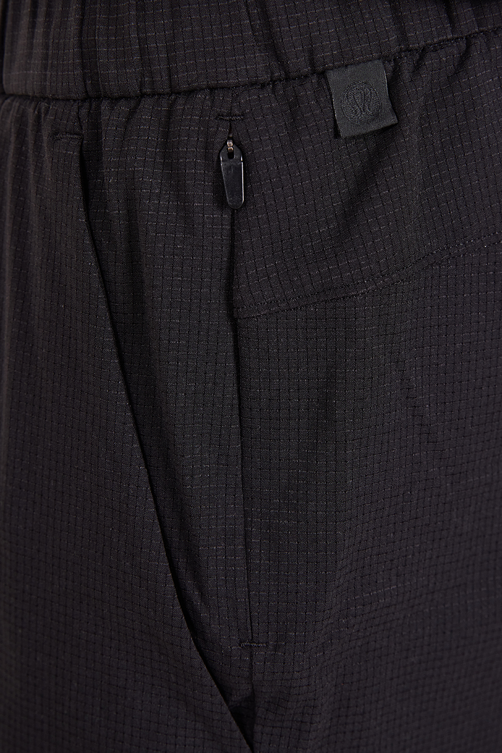 תמונת תקריב דוגמן של ABC WovenAir Pull-On Short 7