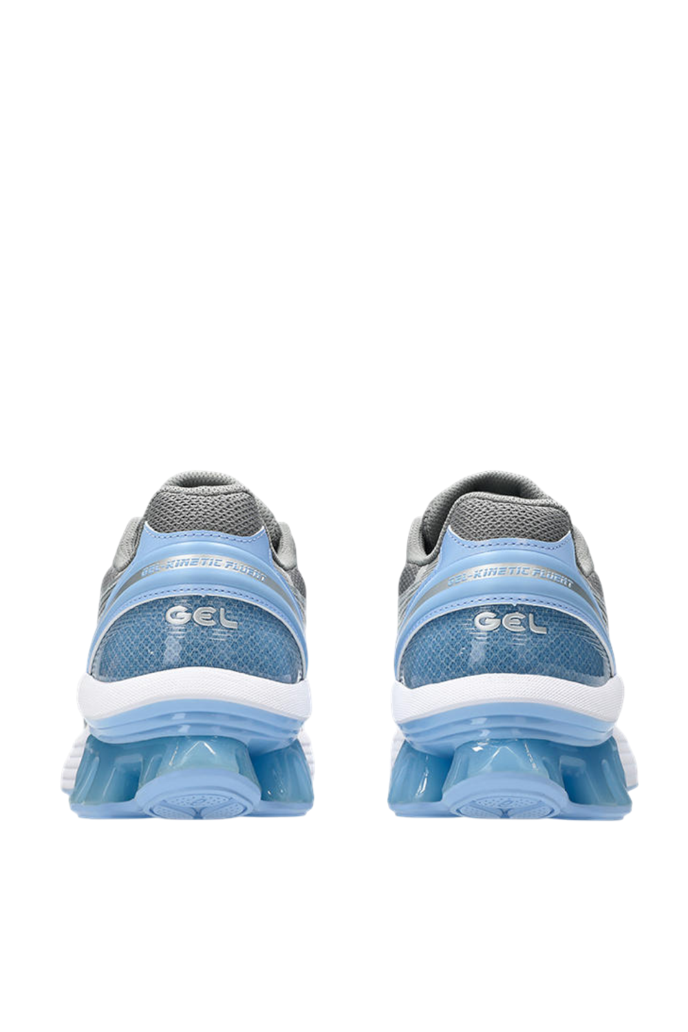 תמונת תקריב של נעלי סניקרס ג'ל קינטיק פלואנט