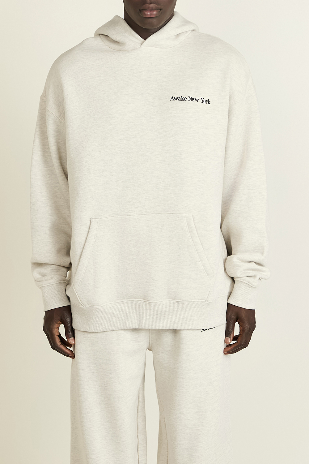 תמונת דוגמן קידמית של סווטשירט קפוצ'ון