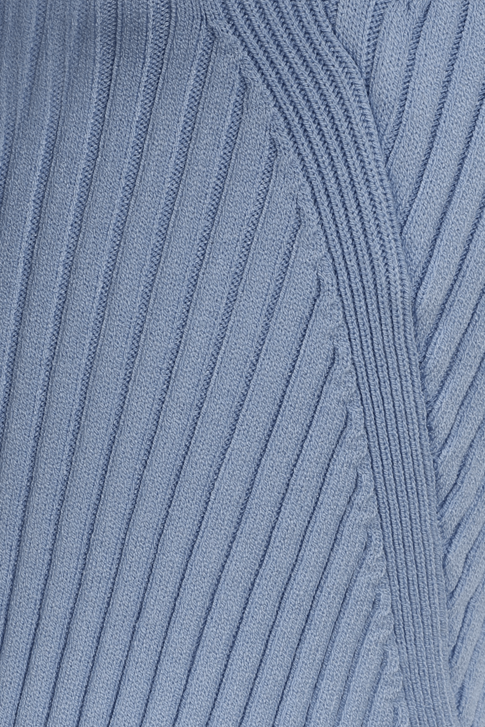 תמונה אחורית של גופיית ריב א-סימטרית