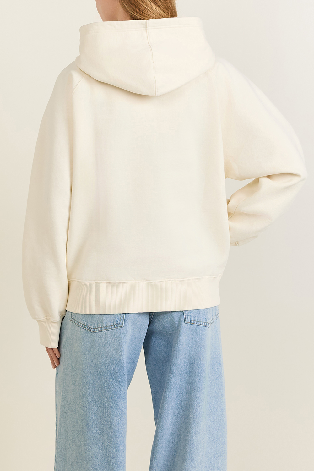 תמונת דוגמן אחורית של סווטשירט קפוצ'ון