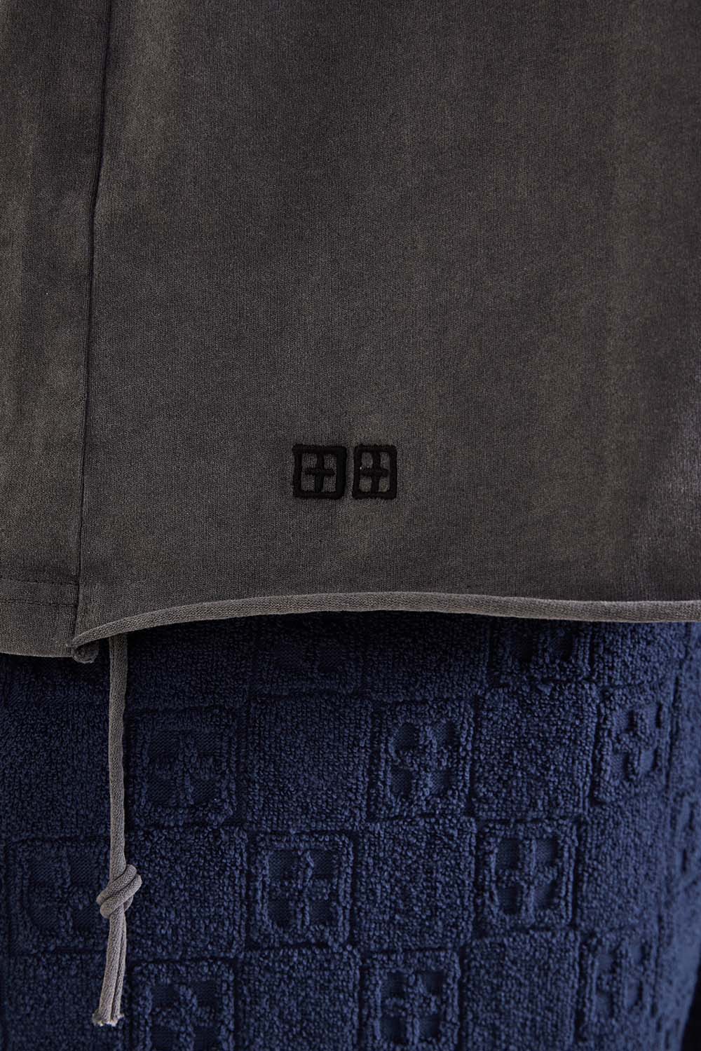 תמונת דוגמן אחורית של חולצת טי