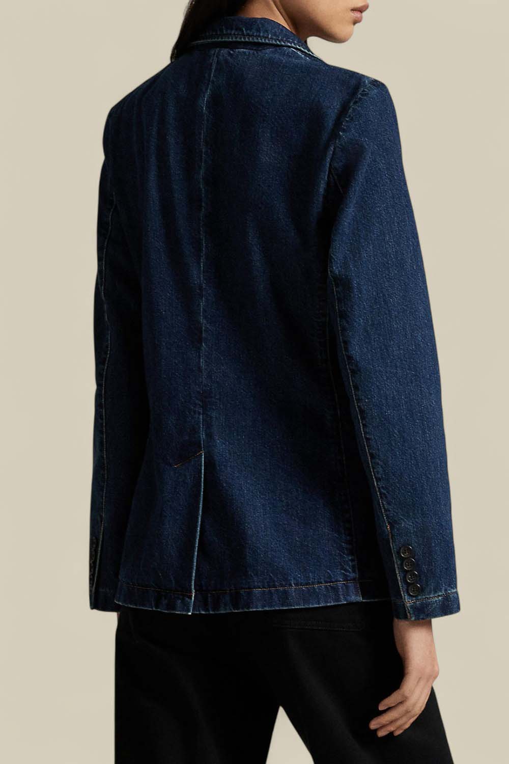 תמונת דוגמן אחורית של ז'קט ג'ינס