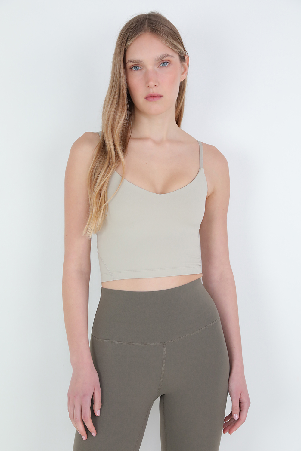 תמונת דוגמן קידמית של Align™ Cami Cropped Tank Top