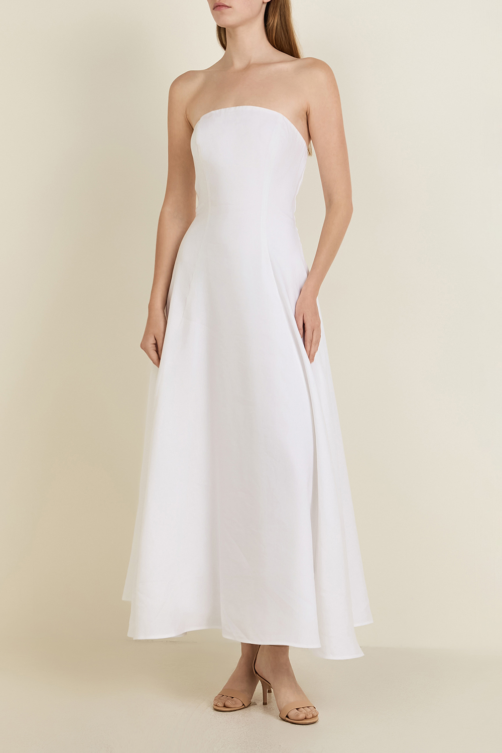 תמונת דוגמן קידמית של שמלת סטרפלס