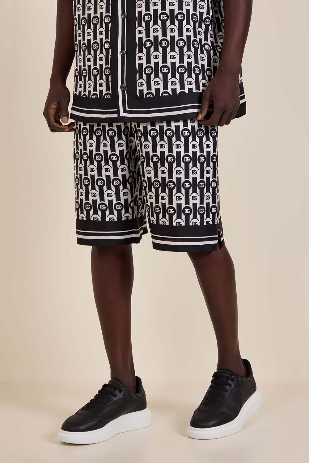 תמונת דוגמן קידמית של מכנסי ברמודה ממשי