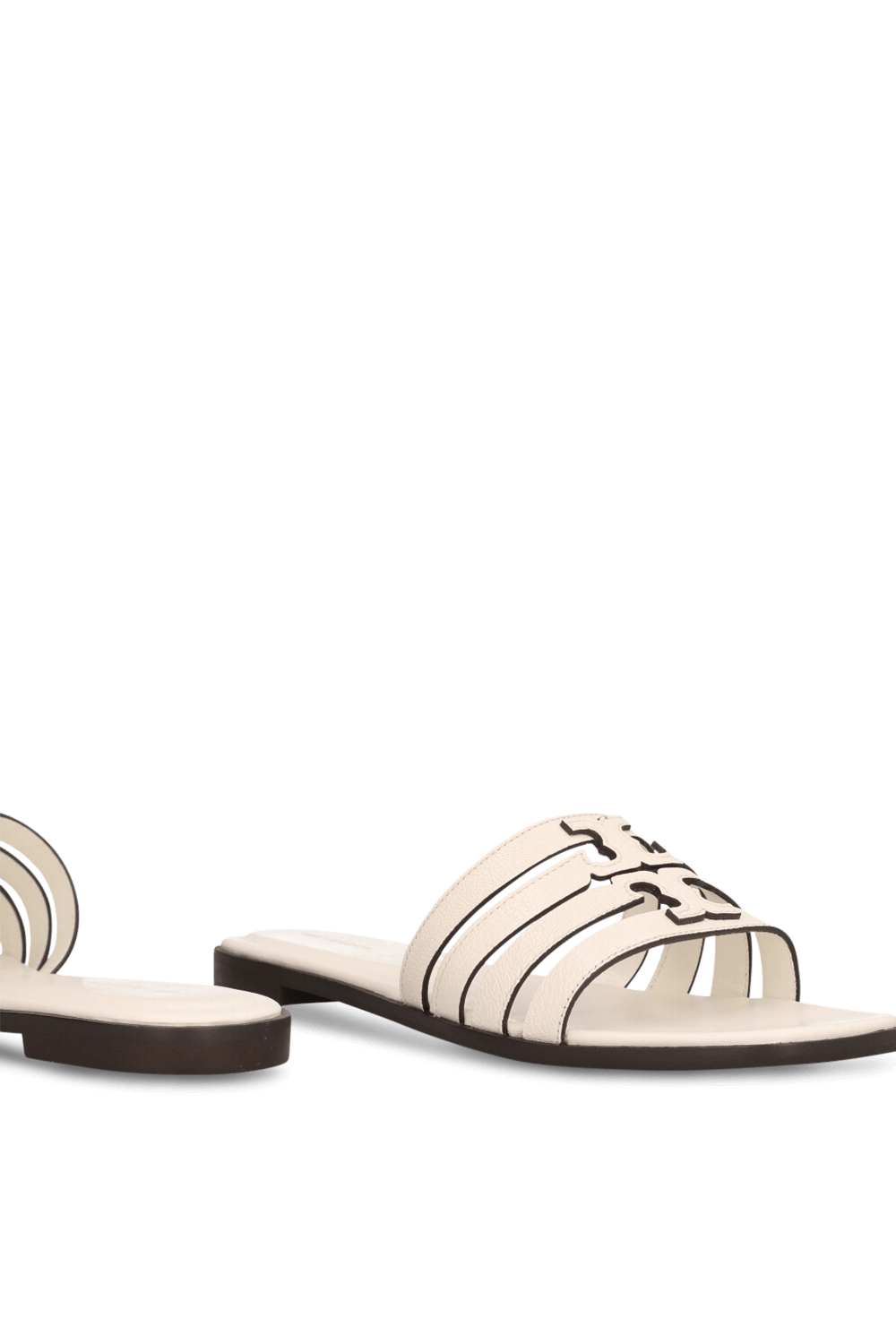 תמונת תקריב של כפכפי סליידס