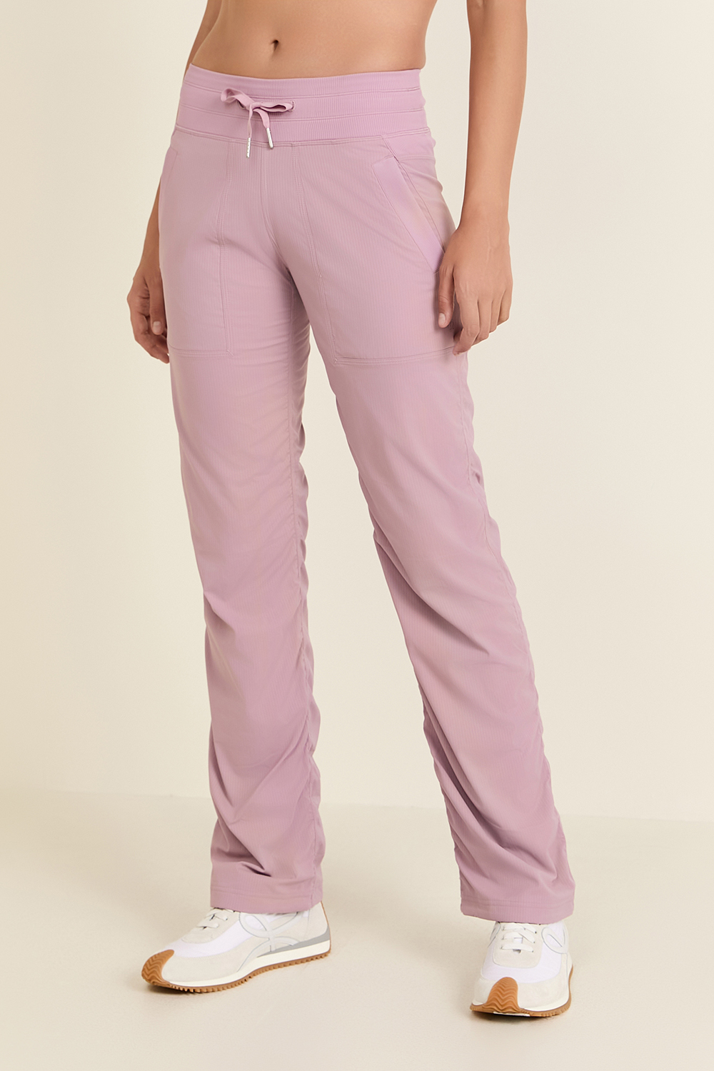 תמונת דוגמן קידמית של Dance Studio Mid-Rise Lined Pant *Regular