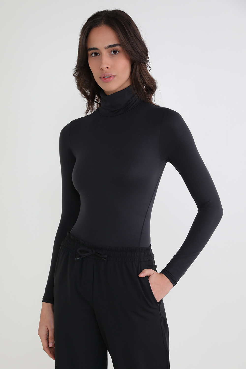 תמונת דוגמן קידמית של Wundermos tNulu™ Turtleneck Bodysuit