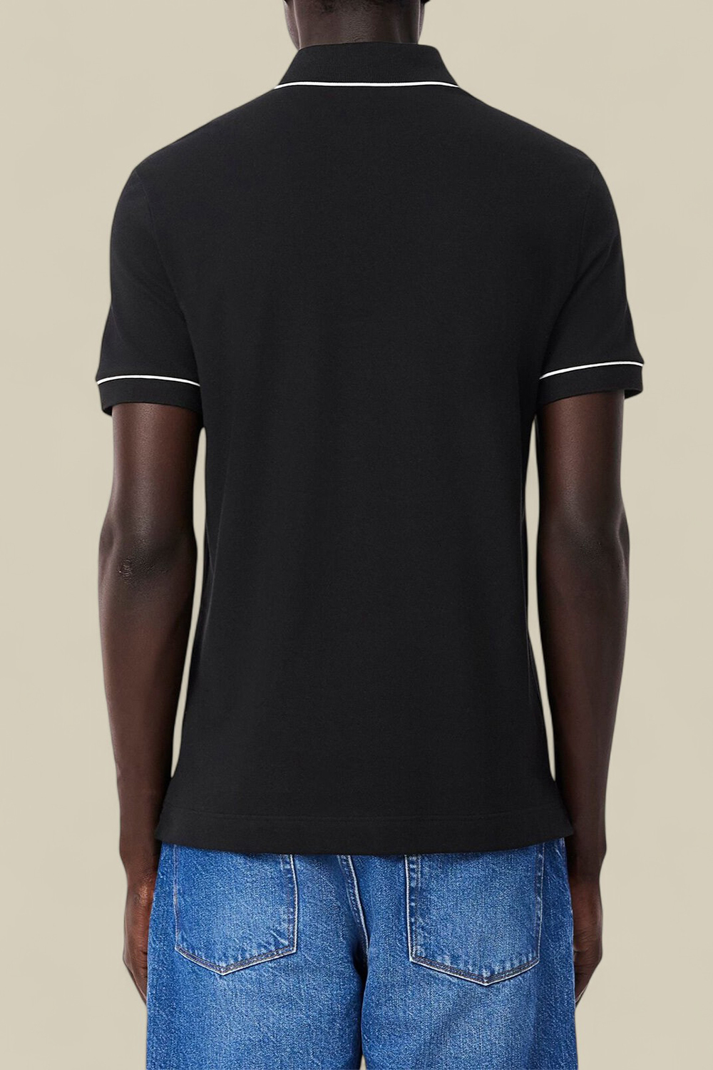 תמונת דוגמן אחורית של חולצת פולו