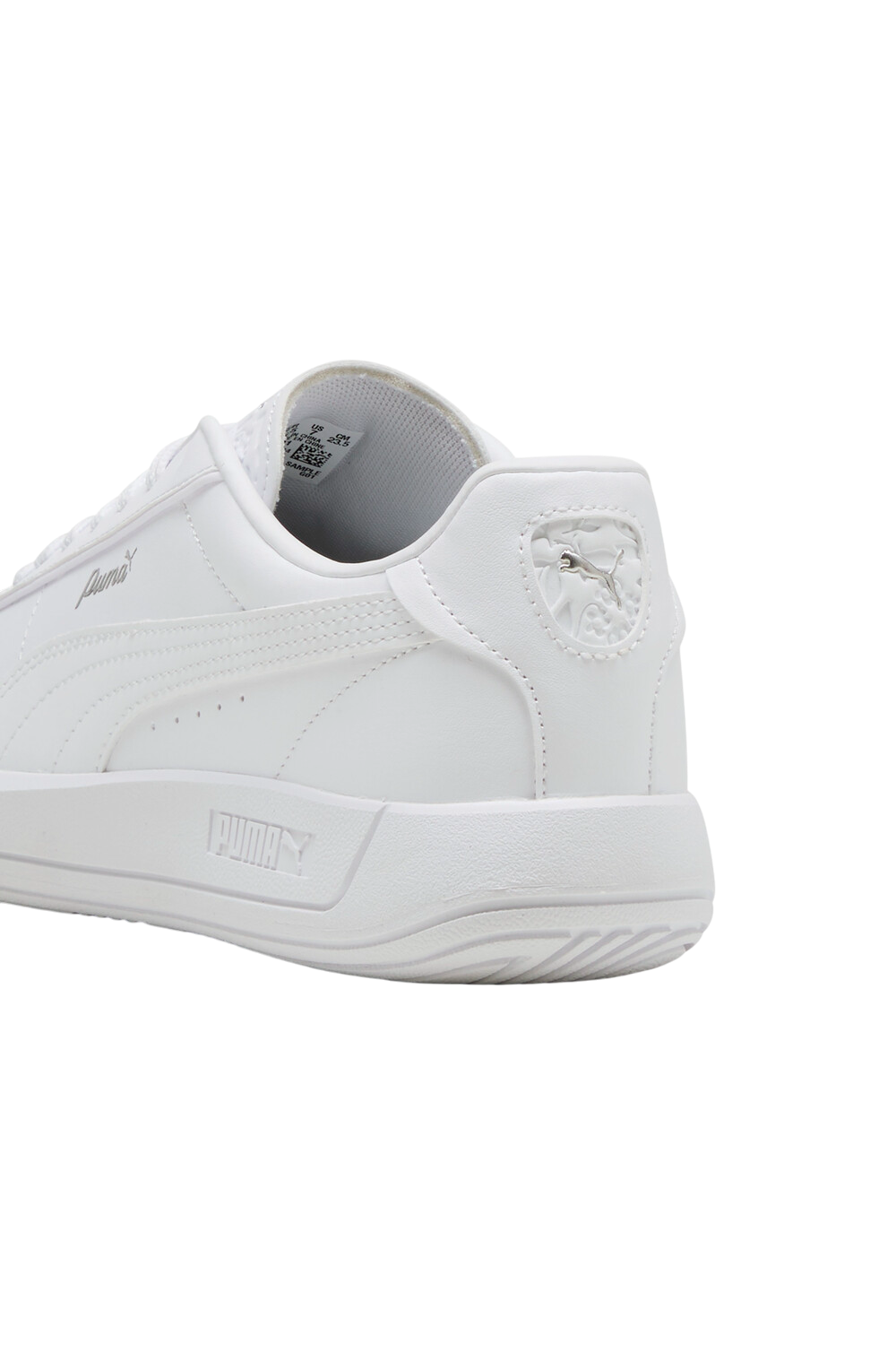 תמונת פנים של נעלי סניקרס