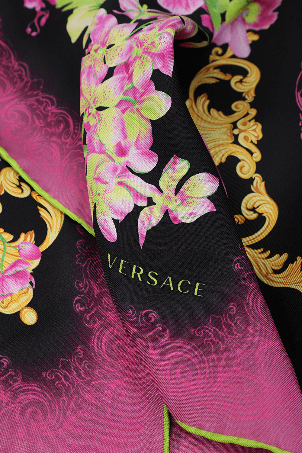 תמונת פנים של מטפחת ראש מדוזה ממשי