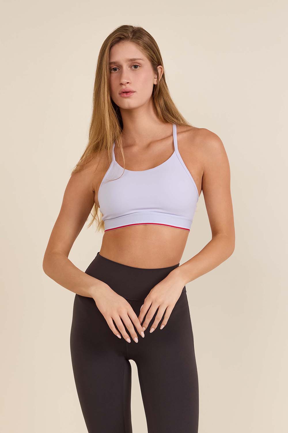 תמונת דוגמן קידמית של Flow Y Mid-Support Bra Logo B/C Cup