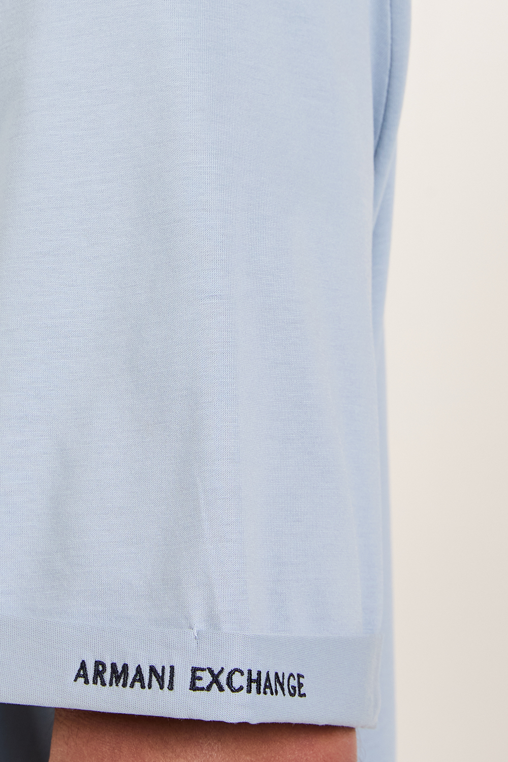 תמונת תקריב דוגמן של חולצת טי