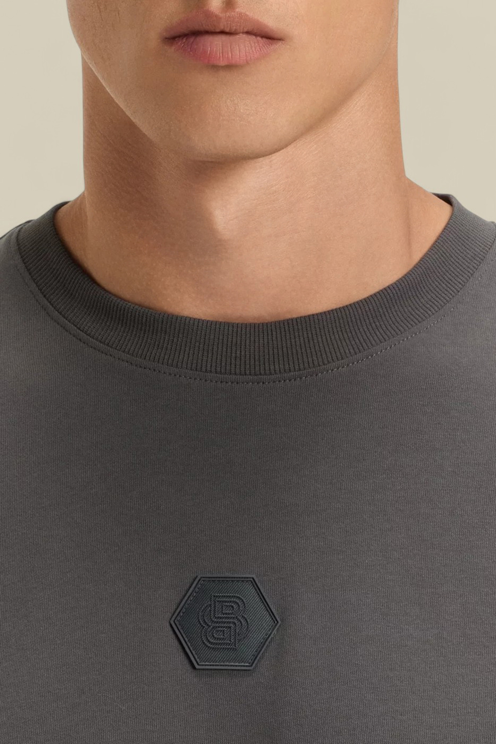 תמונת תקריב דוגמן של חולצת טי